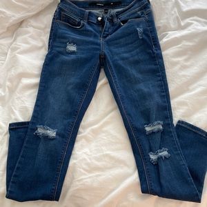 Distressed skinny jeans